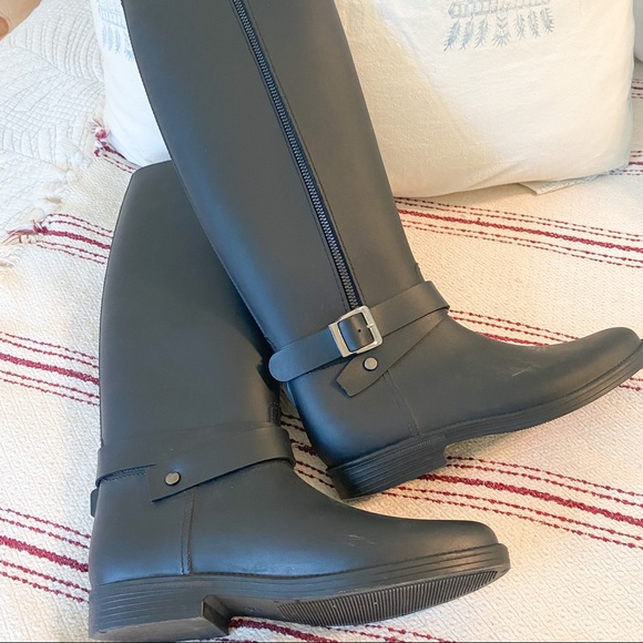 RAIN BOOTS purchased in the U.K. - Picture 6 of 8